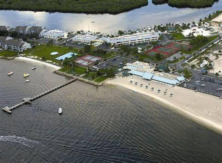 Beautiful One Bedroom Resort-Style Studio With Pool And Beach Access Ruskin Eksteriør billede